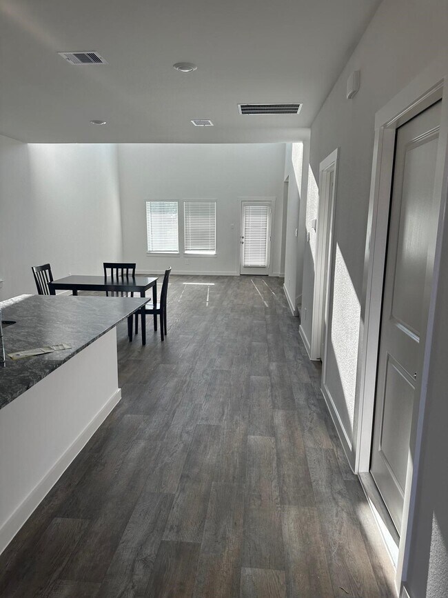 Building Photo - 8027 Marchese Dr