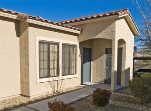 Building Photo - 2121 Hussium Hills St