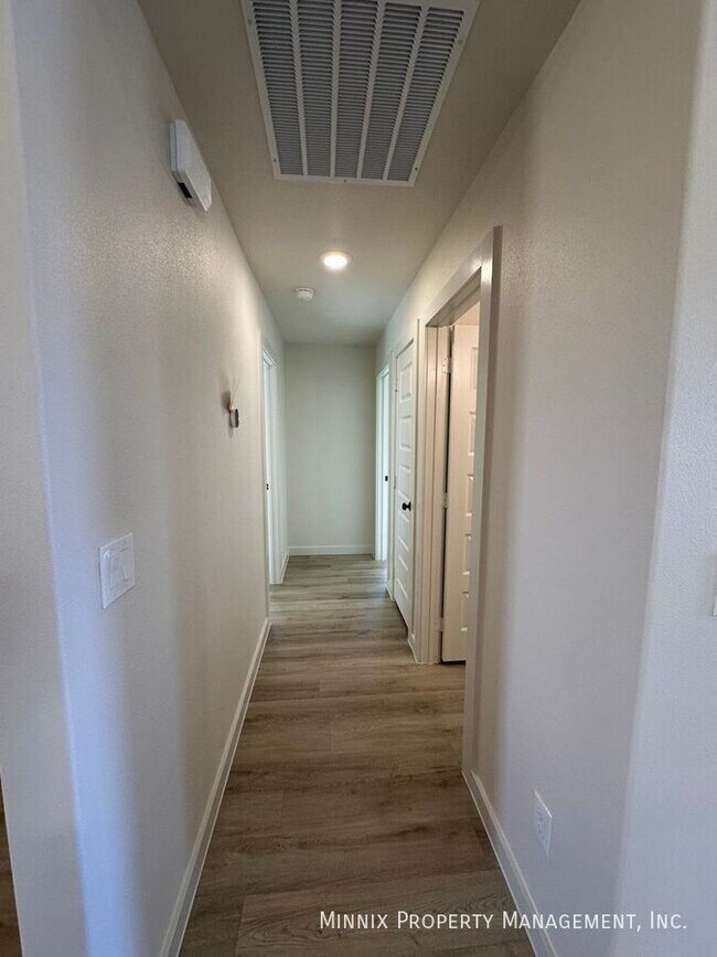 Building Photo - 2010 Cottonwood Ave