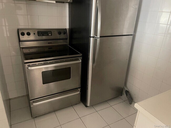 Building Photo - 530 Hudson Ave