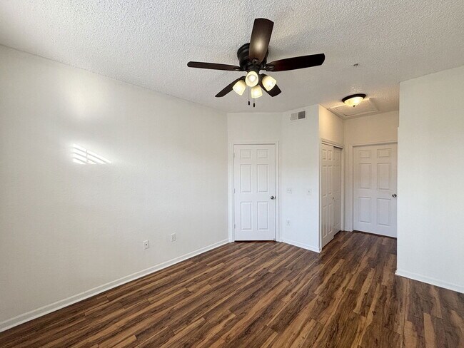 Building Photo - 8300 Elm Park Dr