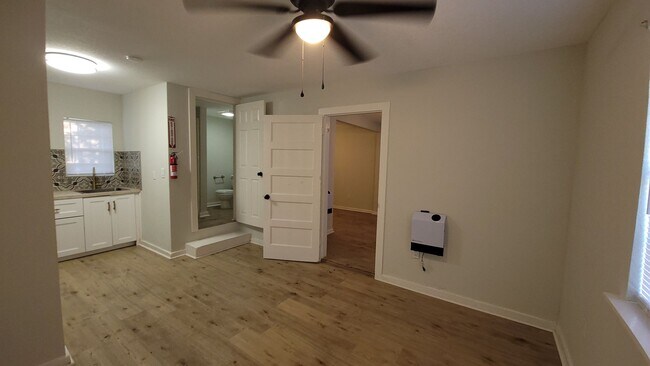 Building Photo - 212 Placid Dr