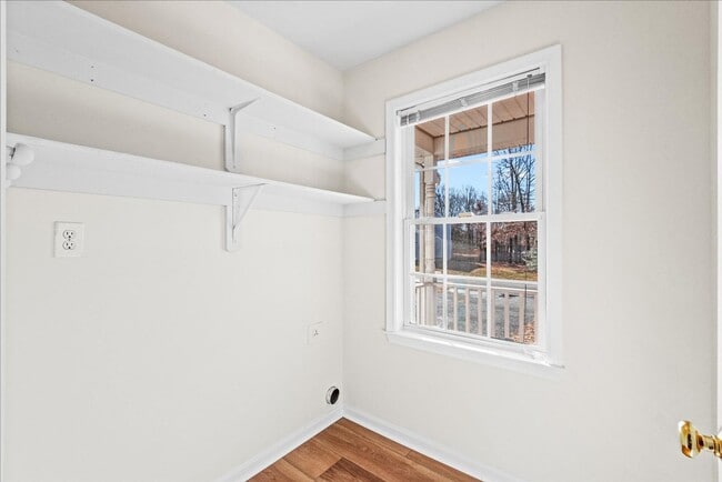 Building Photo - Near VRE and I-95!