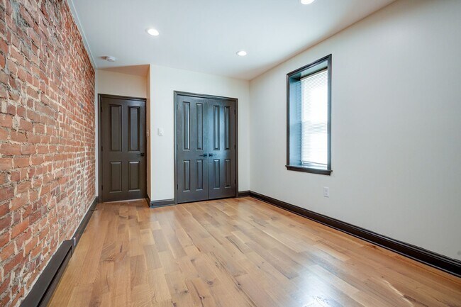 Building Photo - 3007 W Fletcher St