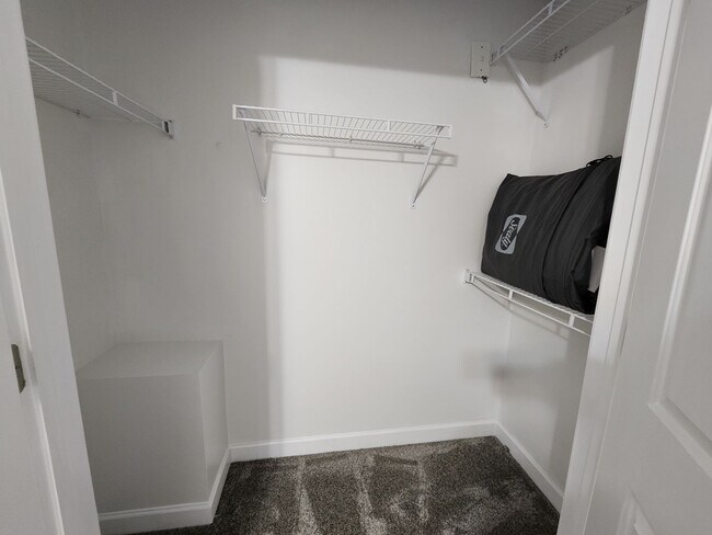 Building Photo - 2 Bedroom Condo in Midwood