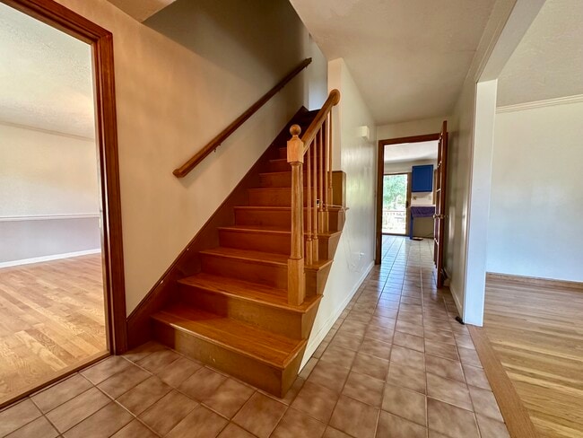 Building Photo - 215 Main St