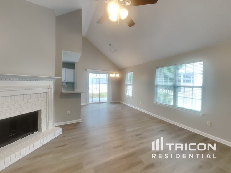 Building Photo - 630 N Fairfield Dr