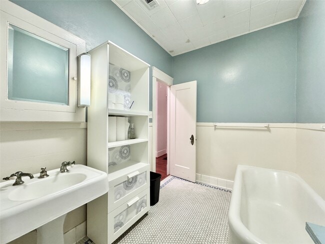 Building Photo - 1016 W Alabama St