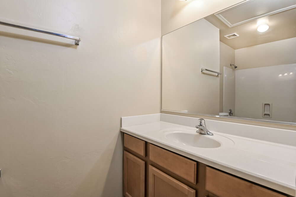 Building Photo - 816 W Calle Ormino