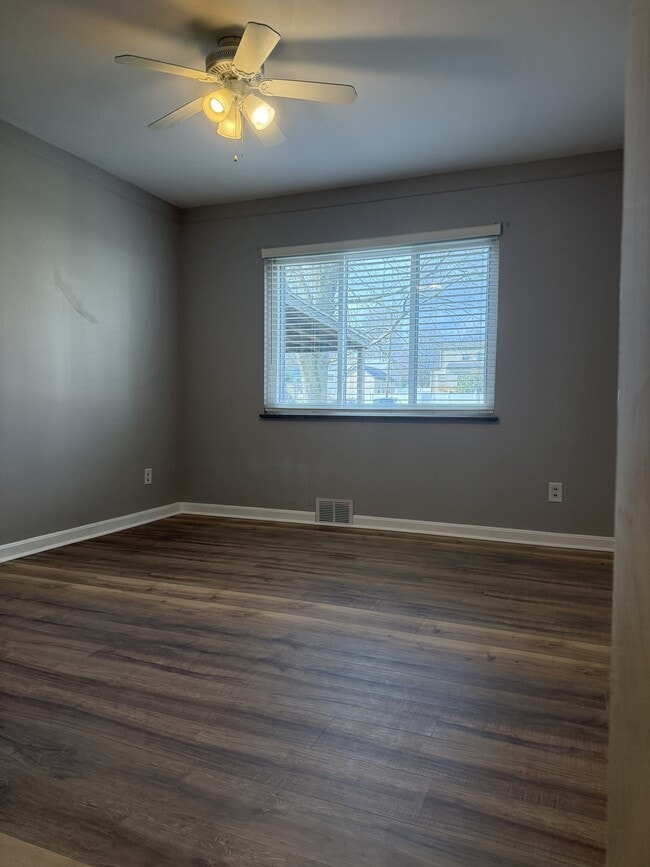 Building Photo - 9515 Railroad Ave