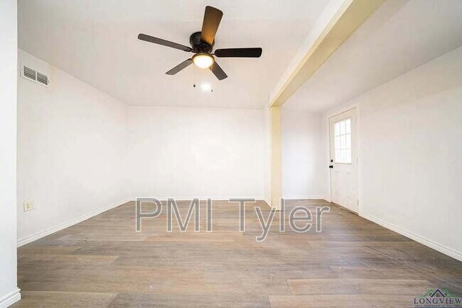 Building Photo - 514 N Pearl St