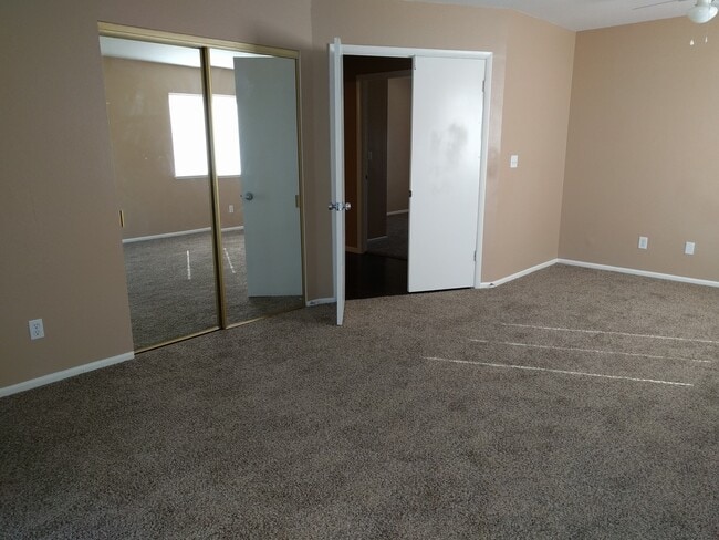 Building Photo - 848 Jeri Ln