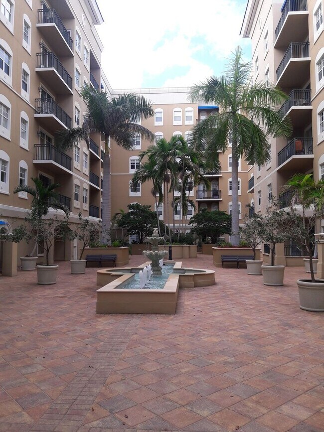 Building Photo - Annual turnkey furnished (optional) renovated luxury 2/2 condo downtown Sarasota at Broadway Prom...