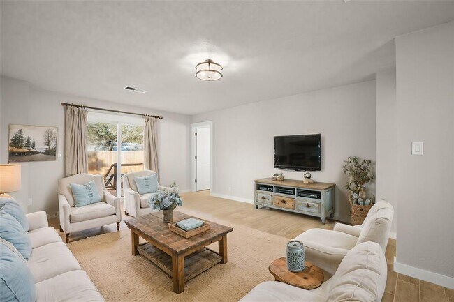 Building Photo - 402 Twin Elm Dr