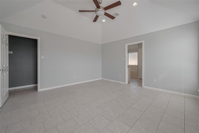 Building Photo - 9631 Highland Pointe Dr