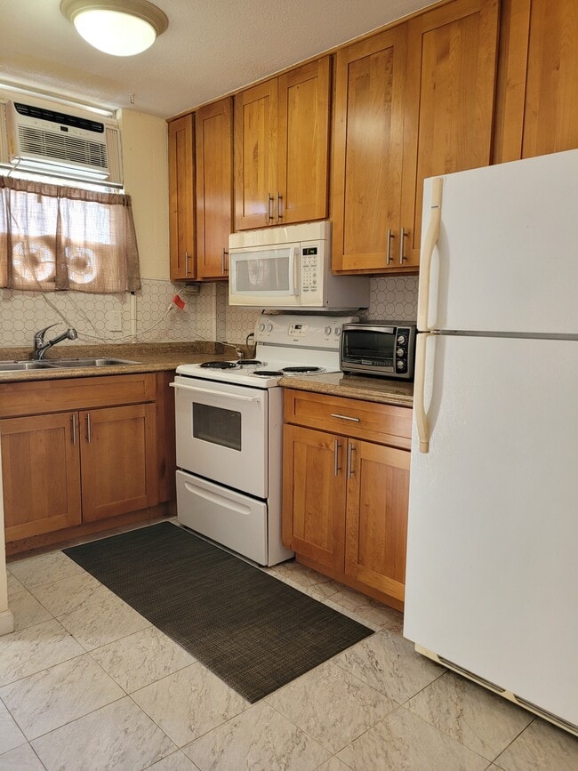 Building Photo - 1526 Kewalo St