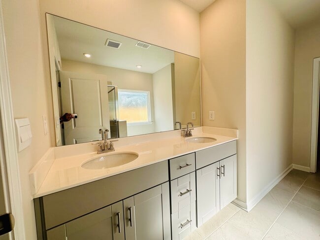 Building Photo - 205 Wells Cir