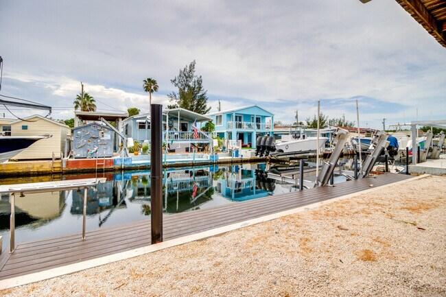 Building Photo - 210 W 2nd Ct