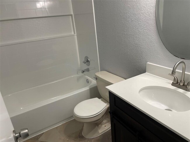 Building Photo - 8402 Spring Valley Dr