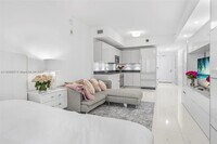 Building Photo - 1010 Brickell Ave