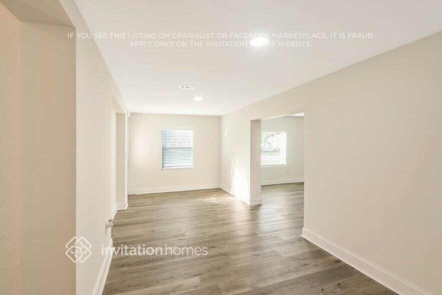 Building Photo - 4000 Marlin Dr SE