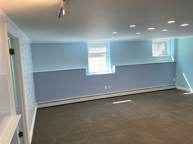 Building Photo - Downing St.