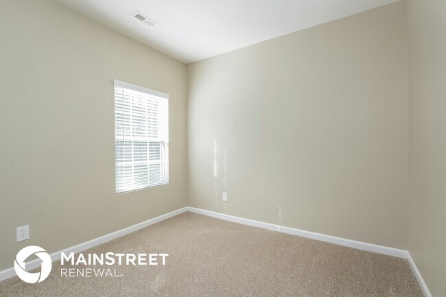 Building Photo - 5892 Village Loop