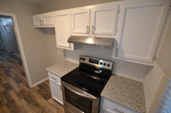 Building Photo - 5157 Cumberland Cove Dr