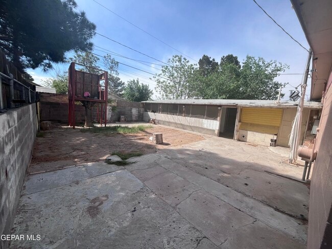 Building Photo - 216 Pacific Dr