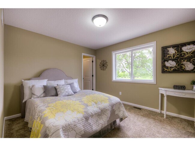 Building Photo - 9780 Jordan Ave NE