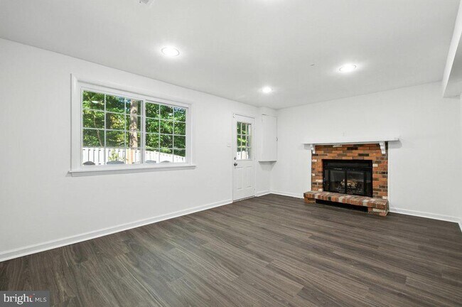 Building Photo - 8015 Steeple Chase Ct