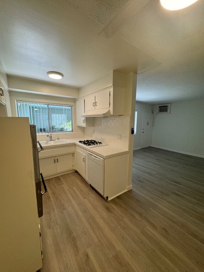 Building Photo - 929 Larrabee Apartments