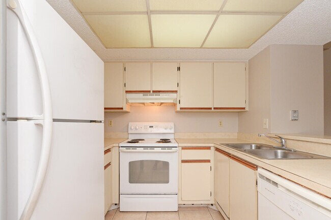 Building Photo - 1540 SE Royal Green Cir