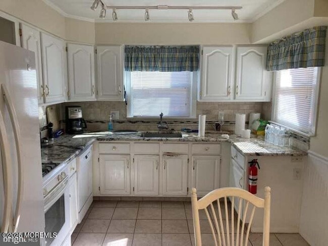 Building Photo - 60 Edwards Rd