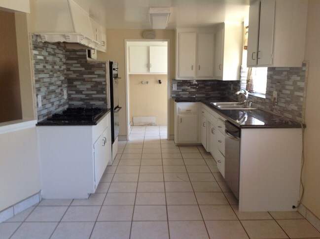 Kitchen - 16061 Placid Dr