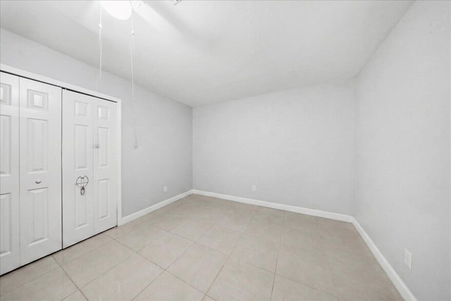 Building Photo - 3080 Linwood Ave