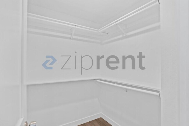 Building Photo - Unit Apt 2