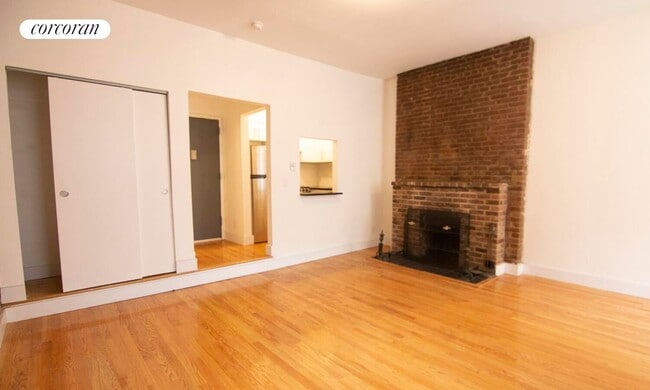 Building Photo - 305 W 84th St