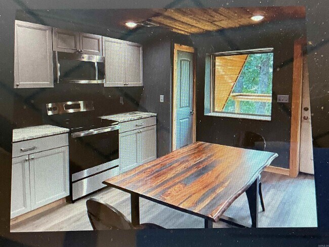 Building Photo - 2920 Silver Rdg