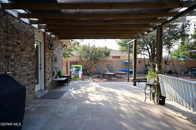 Building Photo - 10725 W Burt Rd