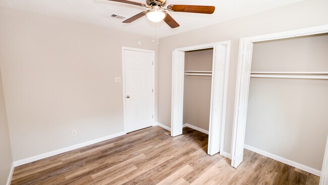 Building Photo - Amazing 4 bedroom house in Houston, TX