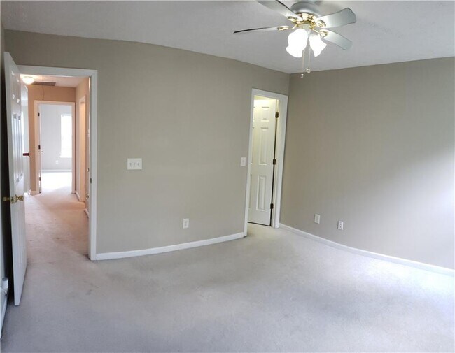 Building Photo - 204 Wild Flower Ln