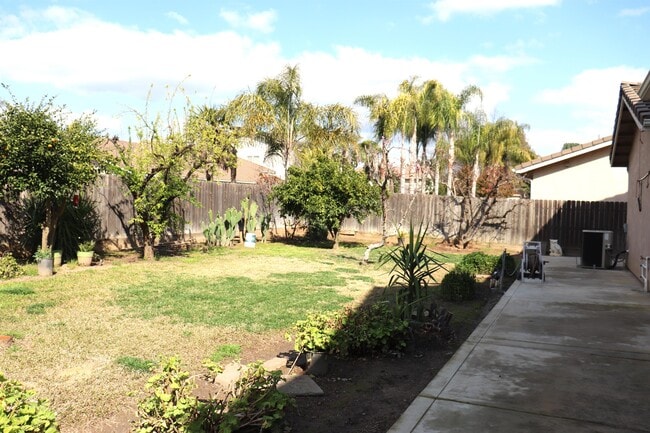 Building Photo - 2346 E Early Ave