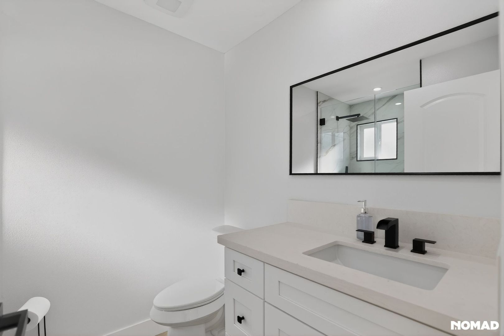 Building Photo - 212 E Florence Ave