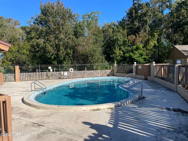 Building Photo - 85 Debarry Ave