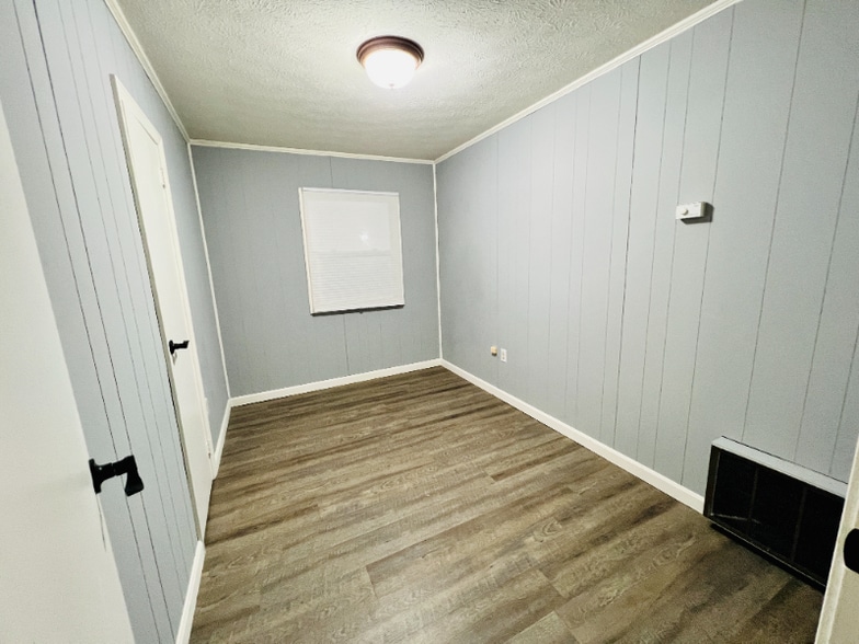 Building Photo - 12 Davidson Ave