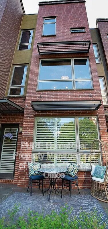 Building Photo - 4540 J C Nichols Pkwy