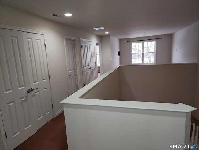 Building Photo - 158 Sterling Dr