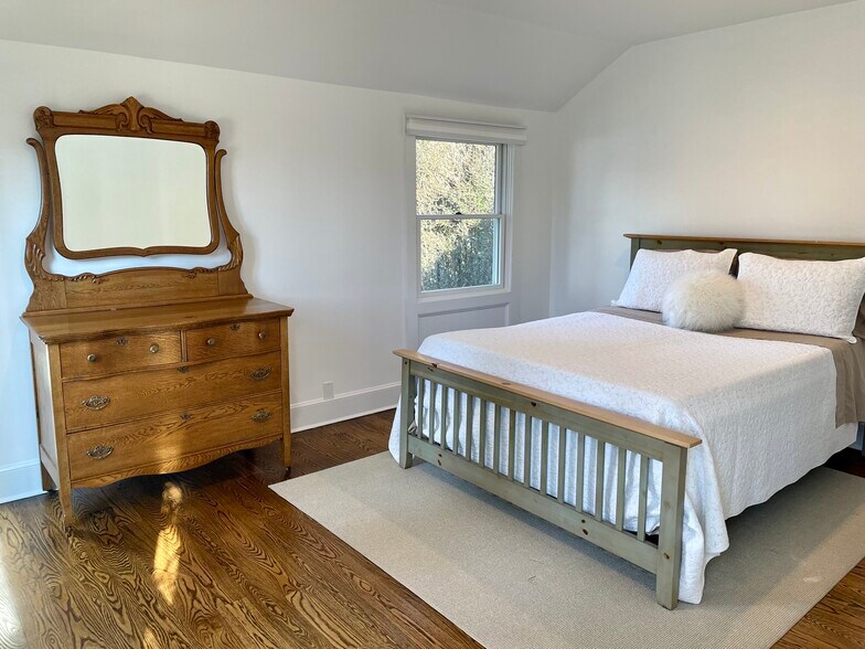 Bedroom - 120 Willow St