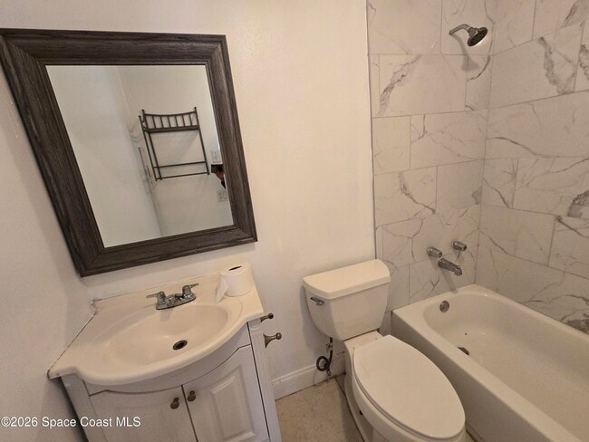 Building Photo - 771 Onyx Dr NE